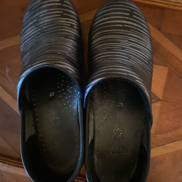Dansko's - Picture 3 of 6